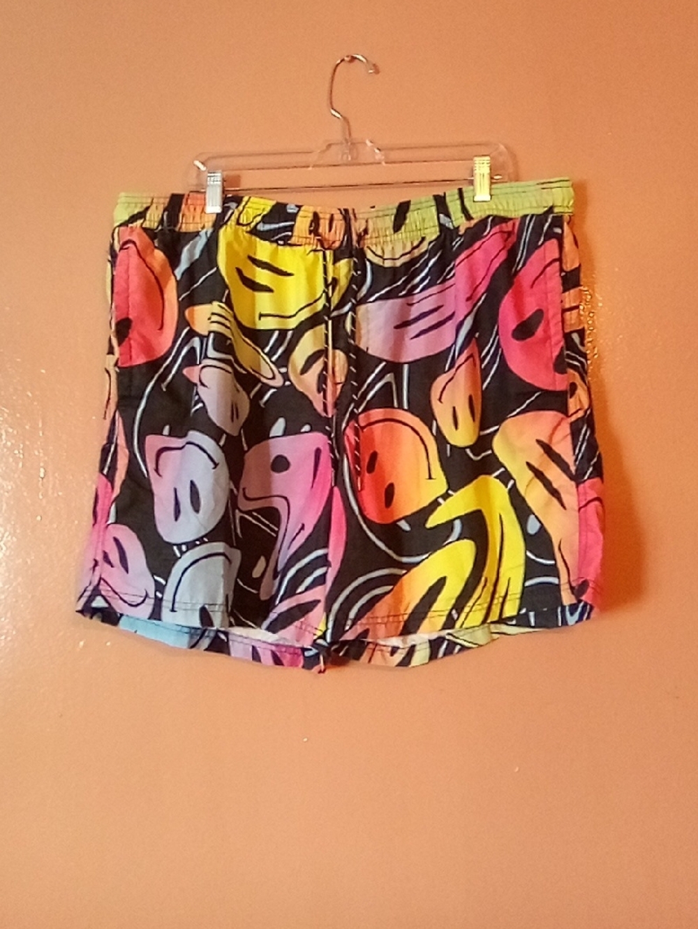 Happy face shorts size xl ( bag J )